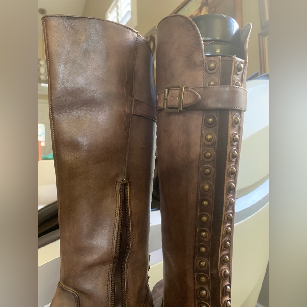 Super cute and versatile Like new-Women’s ArturoChiang Brown Boots. Size 8 1/2 M